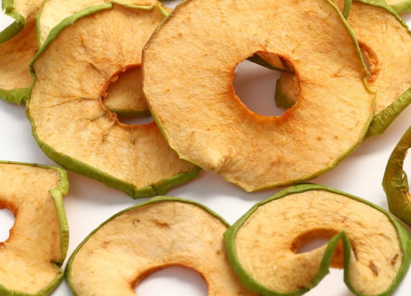 سیب خشک سبز طبیعی برای ترکیب با آجیل و دسر ها